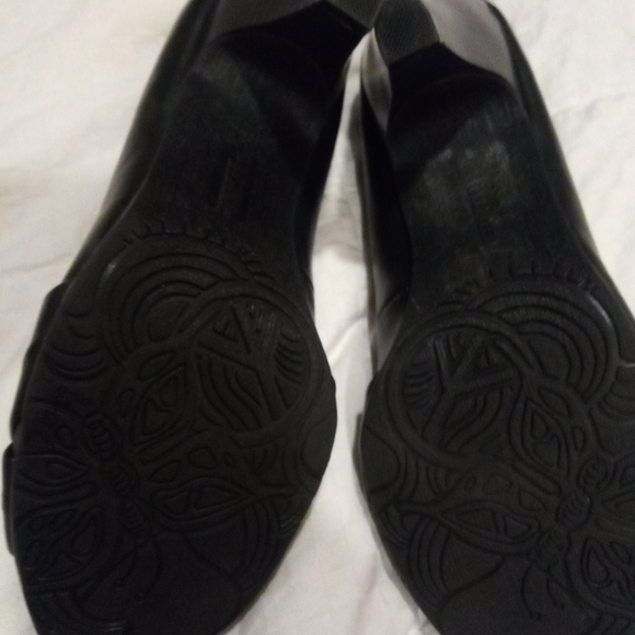 580) women's shoes. Unlimited. Kenneth Cole production - Picture 4 of 7